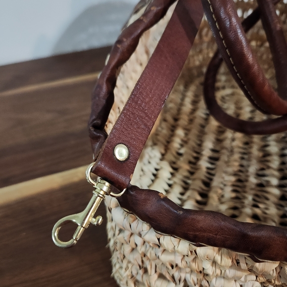 Vintage Woven Wicker Straw Market Large Basket Top Handles Leather Trim - Picture 10 of 14